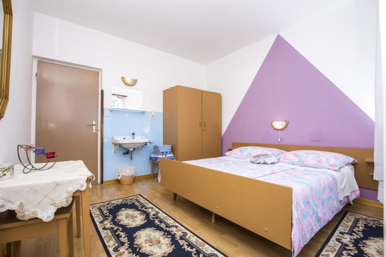 Rooms Padovan Banjol Exteriör bild