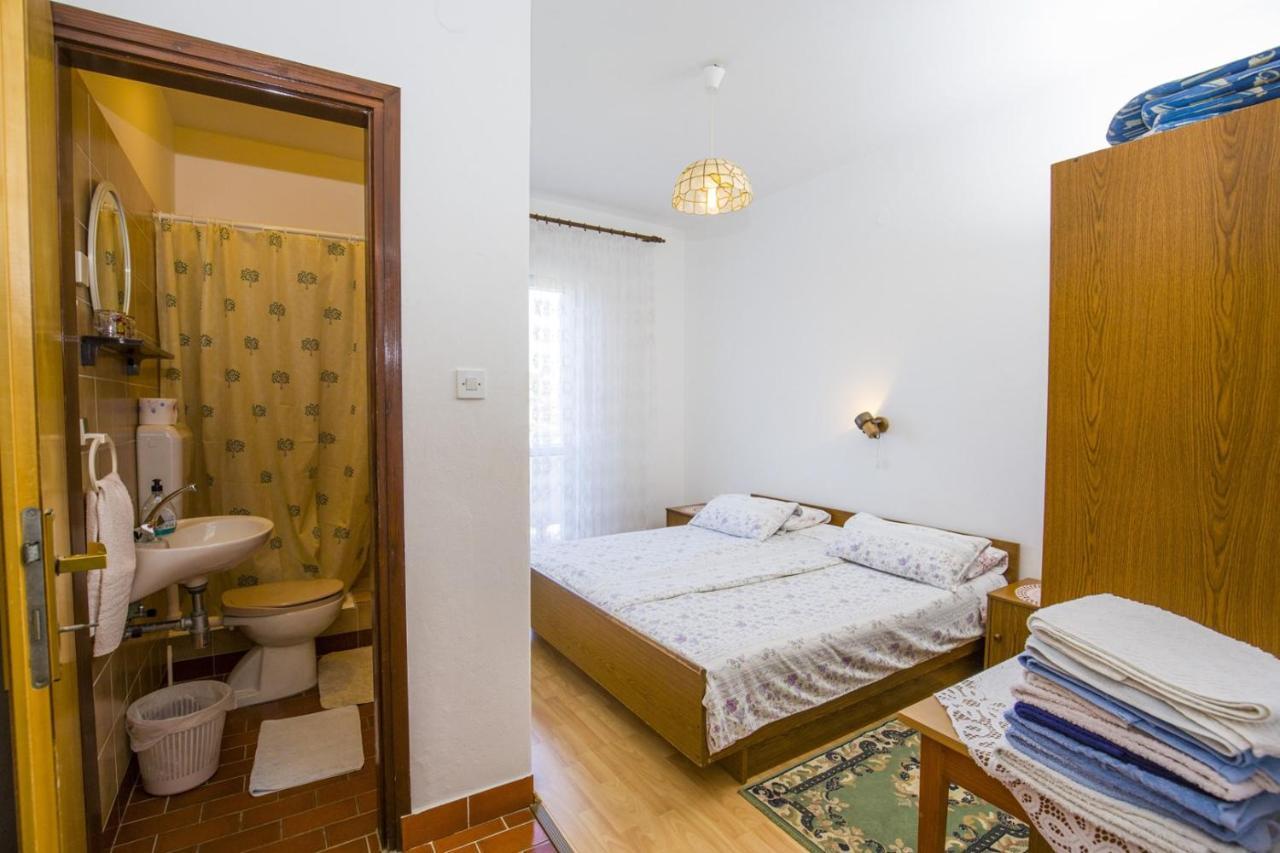 Rooms Padovan Banjol Exteriör bild