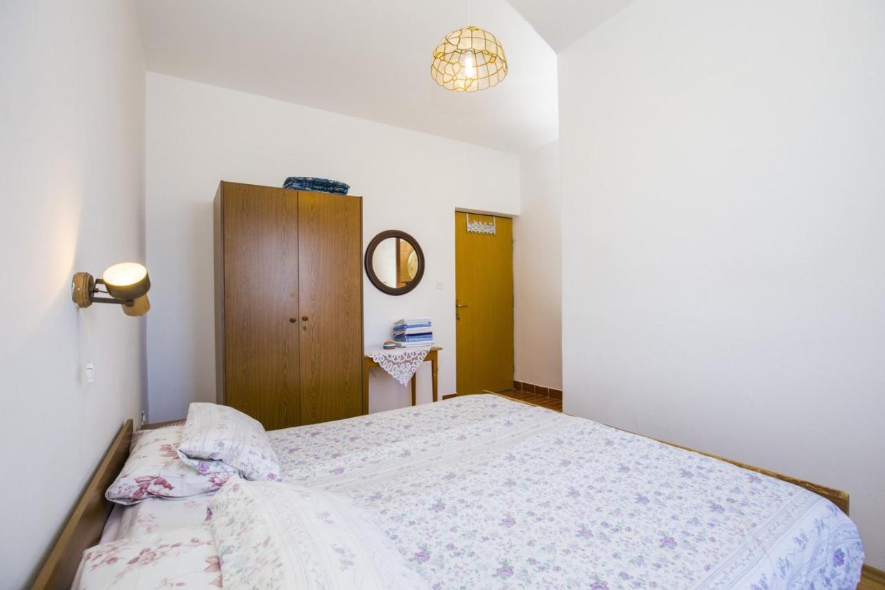 Rooms Padovan Banjol Exteriör bild