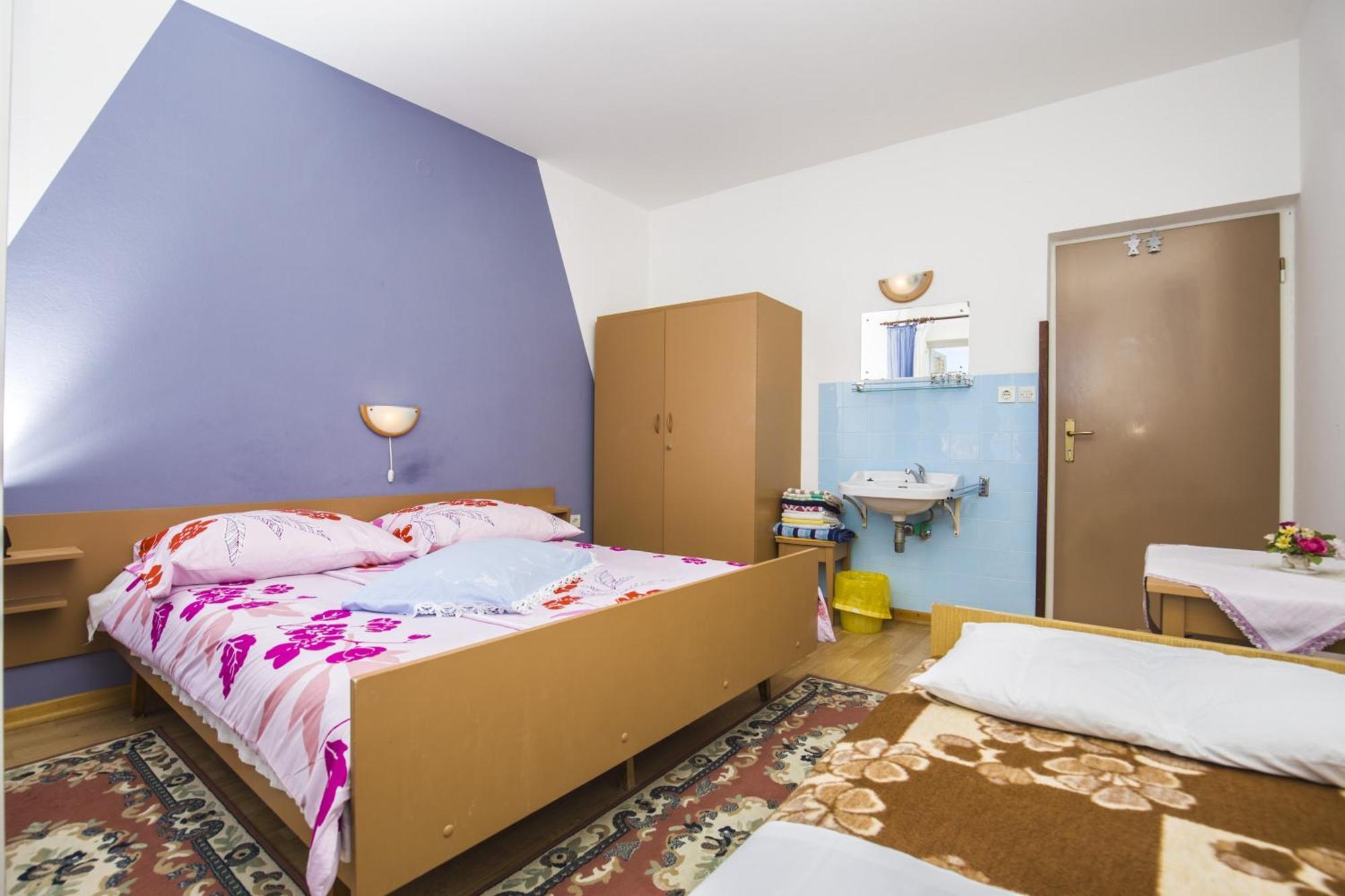 Rooms Padovan Banjol Exteriör bild