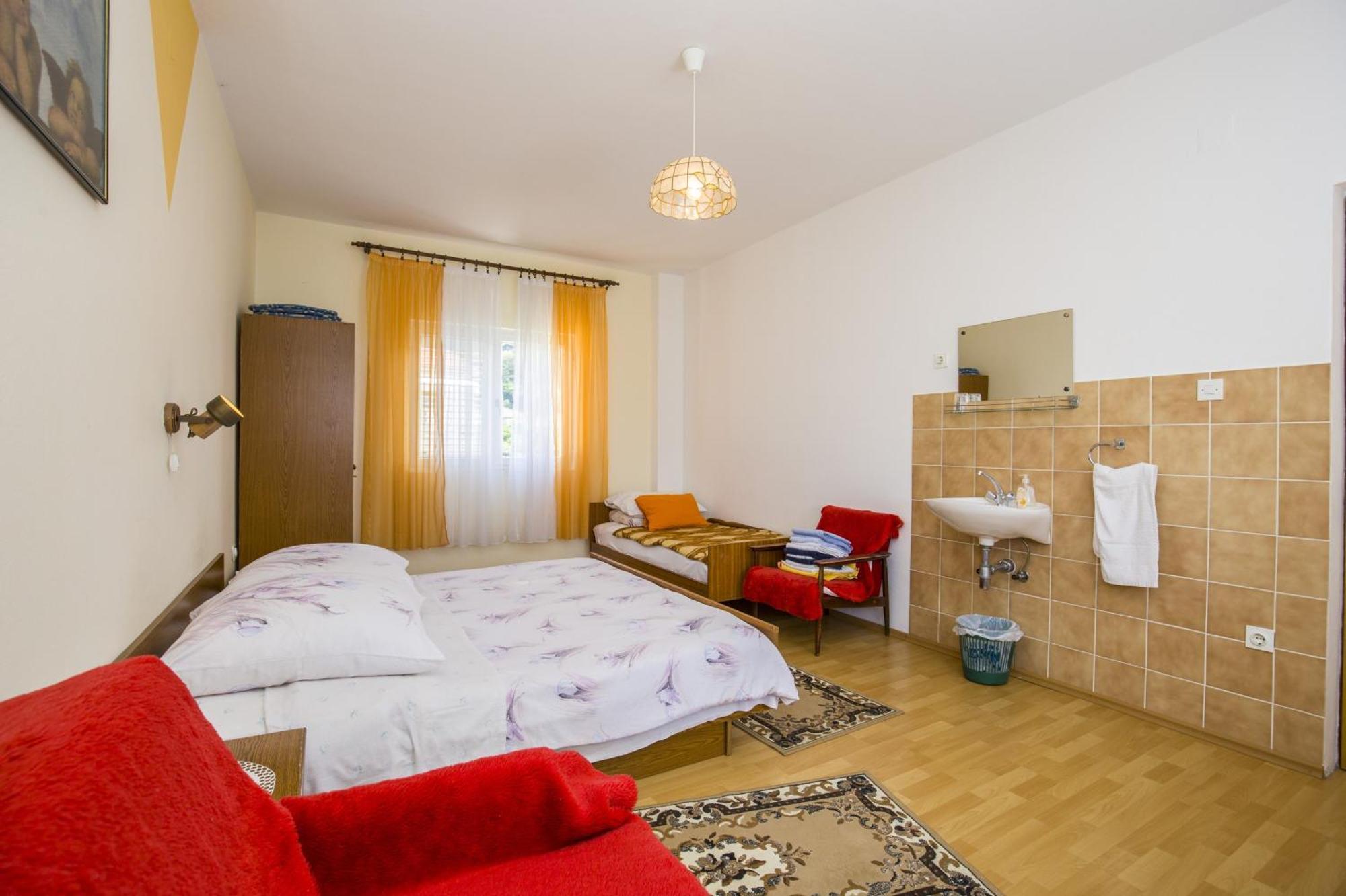 Rooms Padovan Banjol Exteriör bild