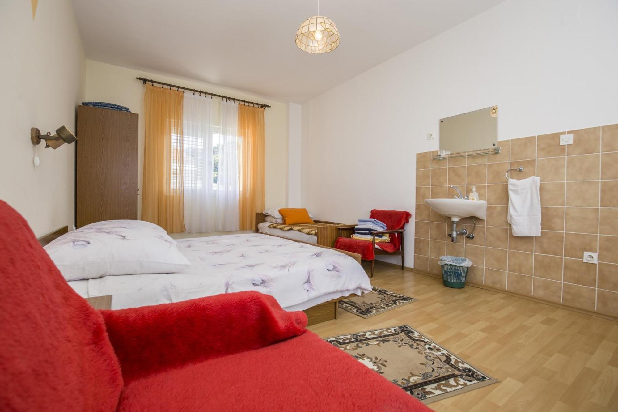 Rooms Padovan Banjol Exteriör bild